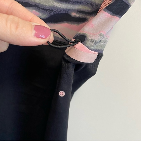LULULEMON Water Bound Crop Wamo Camo Bleached Coral Pink Black Swim Size 4 - Picture 6 of 11
